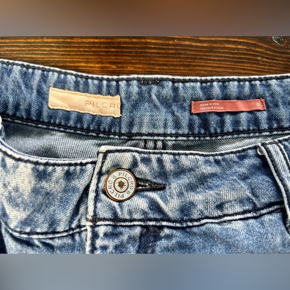 Pilcro Blue high rise roll tab Jean shorts size 32 - Picture 2 of 6